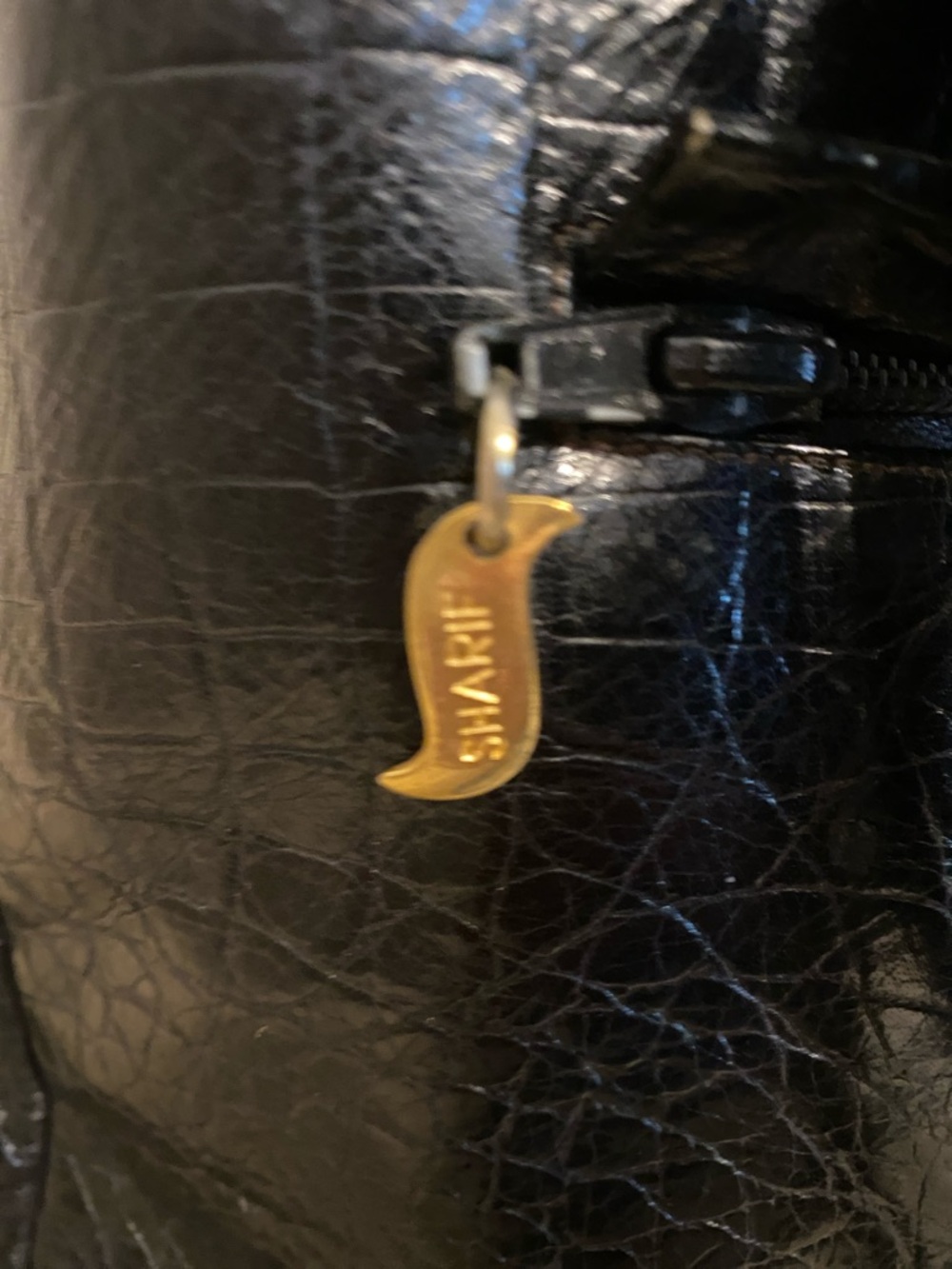 VTG Sharif Black Faux-Croc Drawstring Crossbody / handbag with Brass Accent - Picture 6 of 10